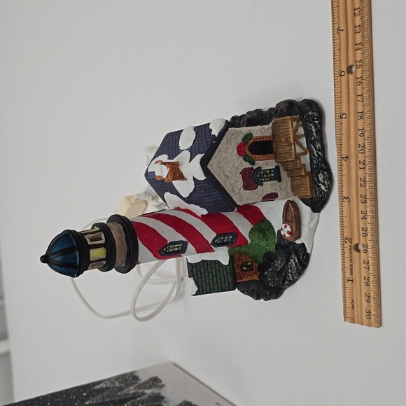1999 Victorian Village Collectibles Lighted Barnacle Lighthouse Handpainted - Picture 11 of 13